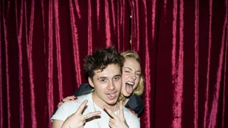 O Brooklyn Beckham φωτογραφίζει την Sophie Turner