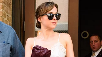 Dakota Johnson | Βαρέθηκες το crop top; Φόρα αυτό!