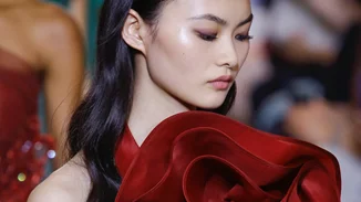 Ο Elie Saab παρουσίασε και πάλι την πιο glamorous εκδοχή της σύγχρονης γυναίκας