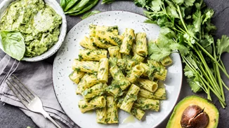 Ζυμαρικά με πέστο αβοκάντο | Η πιο νόστιμη και υγιεινή μακαρονάδα του καλοκαιριού