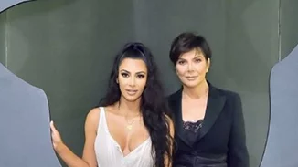 Η Kris Jenner φωτογραφίζεται μαζί με την Kim και την North για τον οίκο Fendi