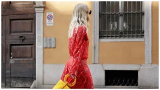 Το κόκκινο παραμένει ένα από τα αγαπημένα μας χρώματα αυτό το καλοκαίρι - δες πώς θα το φορέσεις!