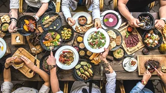 Ποια είναι τα πιο περίεργα έθιμα φαγητού σε όλο τον κόσμο