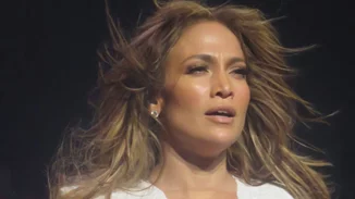 Η Jennifer Lopez μόλις απέδειξε τι σημαίνει #stylegoals στα 48 της χρόνια