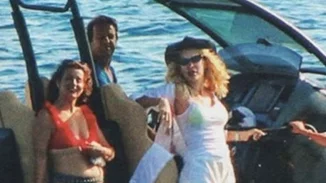 Ελένη Μενεγάκη | Με τον Μάκη Παντζόπουλο & τα παιδιά της εν πλω