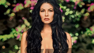 Μαρία Κορινθίου | Φωτογραφίζεται ολόγυμνη!