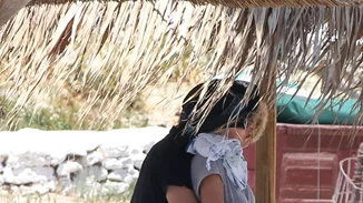 Ελένη Μενεγάκη: Στα πιο τρυφερά στιγμιότυπα με τον γιο της ενώ ο Ματέο κάνει μπάνιο με την μικρή Μαρίνα