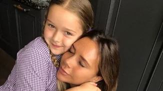 Harper Beckham | Το χτένισμα της μας θύμισε την Victoria Beckham στα 90s