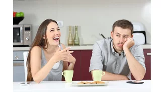 5 σημάδια ότι βγαίνεις με έναν νάρκισσο