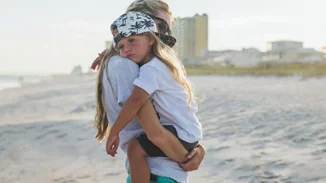 Γιατί πρέπει να αγκαλιάζεις το παιδί, ακόμα κι αν ήταν «το χειρότερο παιδί του κόσμου»