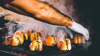 Τα πιο πολυσυζητημένα burgers του πλανήτη και πού θα τα βρεις