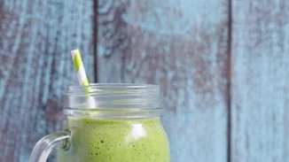 Flat Belly τώρα: 3 συνταγές για επίπεδη κοιλιά (το smoothie, το τοστ, η βρόμη)