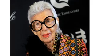 Η Iris Apfel πρόκειται να κυκλοφορήσει την αυτοβιογραφία της