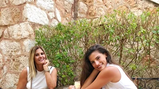 Γάμος Χριστίνας Μπόμπα: Όλη η beauty προετοιμασία της κουμπάρας, αδελφής και μητέρας. Τα τελικά looks!