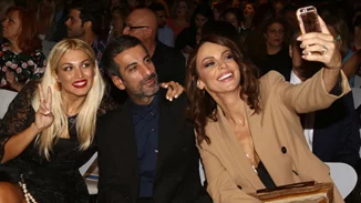 Σχολιάζουμε τα looks που επέλεξαν οι celebrities στην παρουσίαση προγράμματος του ΣΚΑΪ