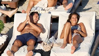 James Franco | Τα καυτά φιλιά με την σύντροφό του στη Μύκονο