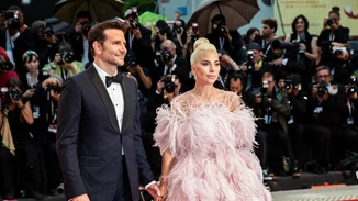 Bradley Cooper - Lady Gaga | Μήπως αυτή η φωτογραφία αποδεικνύει το κάτι παραπάνω στη σχέση τους;