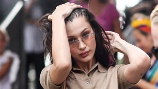 Bella Hadid: Αποκαλυπτική και σέξι στη φωτογράφηση του ημερολογίου LOVE