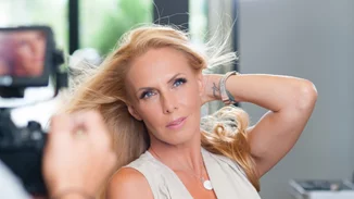 Η Εβελίνα Παπούλια έκανε μία μεγάλη αποκάλυψη για τα μαλλιά της