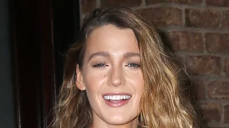 Τέλειες μπούκλες για βραδινή έξοδο μετά τη δουλειά χωρίς ψαλίδι!