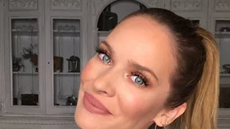 Ποια είναι η Anita Brand; Plus: Τα πιο hot make up looks που μοιράζεται με τους θαυμαστές της!