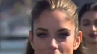 Δες τη Δούκισσα Νομικού να περπατά στην πασαρέλα στο Παρίσι