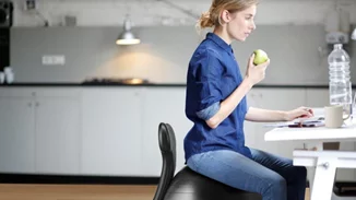 Καθιστική εργασία; Αυτή είναι η ιδανική λύση για τη μέση και τον αυχένα σου