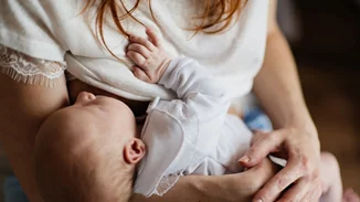Μητρικός θηλασμός: Οι νέες επίσημες συστάσεις του Υπουργείου Υγείας