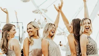 Κουμπάρα ή καλεσμένη; Σταμάτα να κάνεις αυτά τα beauty λάθη που κάνουν όλες!