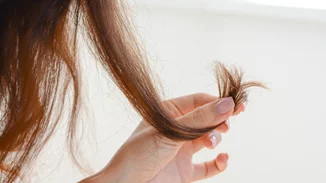 Σπασμένες άκρες; Απαλλάξου από αυτές χωρίς να κλείσεις ραντεβού στο κομμωτήριο!