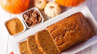 Ένα υπέροχο κέικ με κολοκύθα και καρύδια