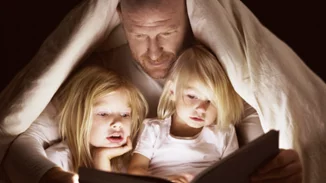 Οι 3 βασικές διαφορές που χωρίζουν έναν «μπαμπά», από έναν «πατέρα»