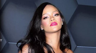 Rihanna | Με total... φούξια look γιατί εκείνη μπορεί!