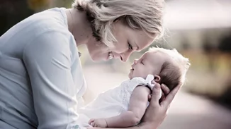 Τα 7 Β που δημιουργούν έναν ασφαλή δεσμό με το παιδί σας από την πρώτη μέρα