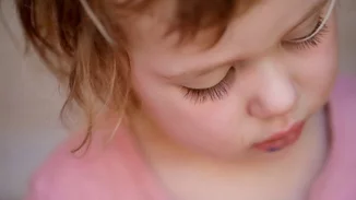 Οι ταμπέλες στην παιδική ηλικία εμποδίζουν το παιδί να έρθει σε επαφή με την πραγματική εξέλιξη της ιδιοσυγκρασίας του