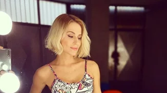 Νάντια Μπουλέ | Κάνει γιόγκα με το μαγιό της και κλέβει τις εντυπώσεις