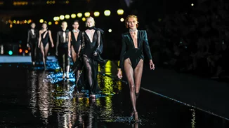 Long live Yves: Ο Anthony Vaccarello παρουσίασε την πιο ωραία του συλλογή μέχρι σήμερα