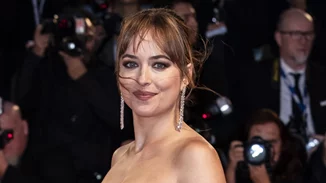 Η Dakota Johnson απάντησε για το (διάσημο) κενό στα δόντια της