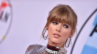 American Music Awards: Βάφτηκαν, χτενίστηκαν και τώρα ήρθε η ώρα να τις κρίνουμε