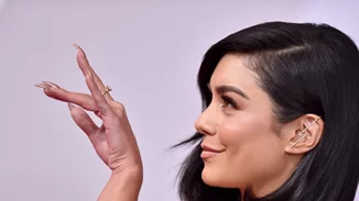 Πώς βάφουν τα νύχια τους οι διάσημες για να περπατήσουν στο κόκκινο χαλί;