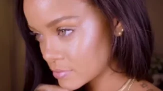 Το νέο tutorial της Rihanna σού μαθαίνει πού να βάζεις highlighter