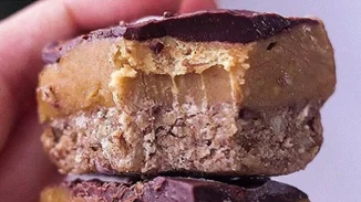 Μπάρες ενέργειας με μαύρη σοκολάτα και φυστικοβούτυρο