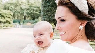 Πρίγκιπας Louis | Ποζάρει στην Kate Middleton για τα πορτραίτα των γενεθλίων του