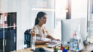 Τα 10 λάθη στο μακιγιάζ γραφείου που κάνουμε συχνά