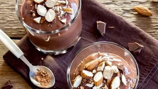 Μους σοκολάτα με αβοκάντο και μπανάνα