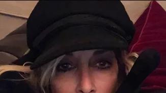 Άννα Βίσση | Αυτοσαρκάζεται για τα μαλλιά που είχε πριν από 30 χρόνια