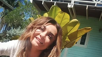 Αποστολία Ζώη | Ποζάρει με τα εσώρουχά της και στέλνει μήνυμα στους άντρες