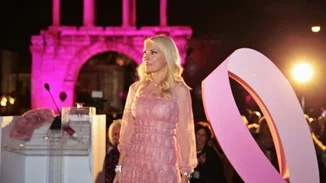 Ελένη Μενεγάκη | To Ολυμπίειο και η Πύλη του Αδριανού έγιναν ροζ!