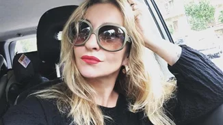 Ρούλα Ρέβη | "Θυμήθηκα μια "Αδερφή" που έμεινε δίπλα μου όλο το βράδυ μετά από ξενύχτι για να μην πάθω αναρρόφηση από το ποτό"