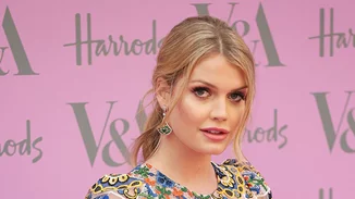 Lady Kitty Spencer: Η ανιψιά της πριγκίπισσας Diana εντυπωσίασε στο κόκκινο χαλί